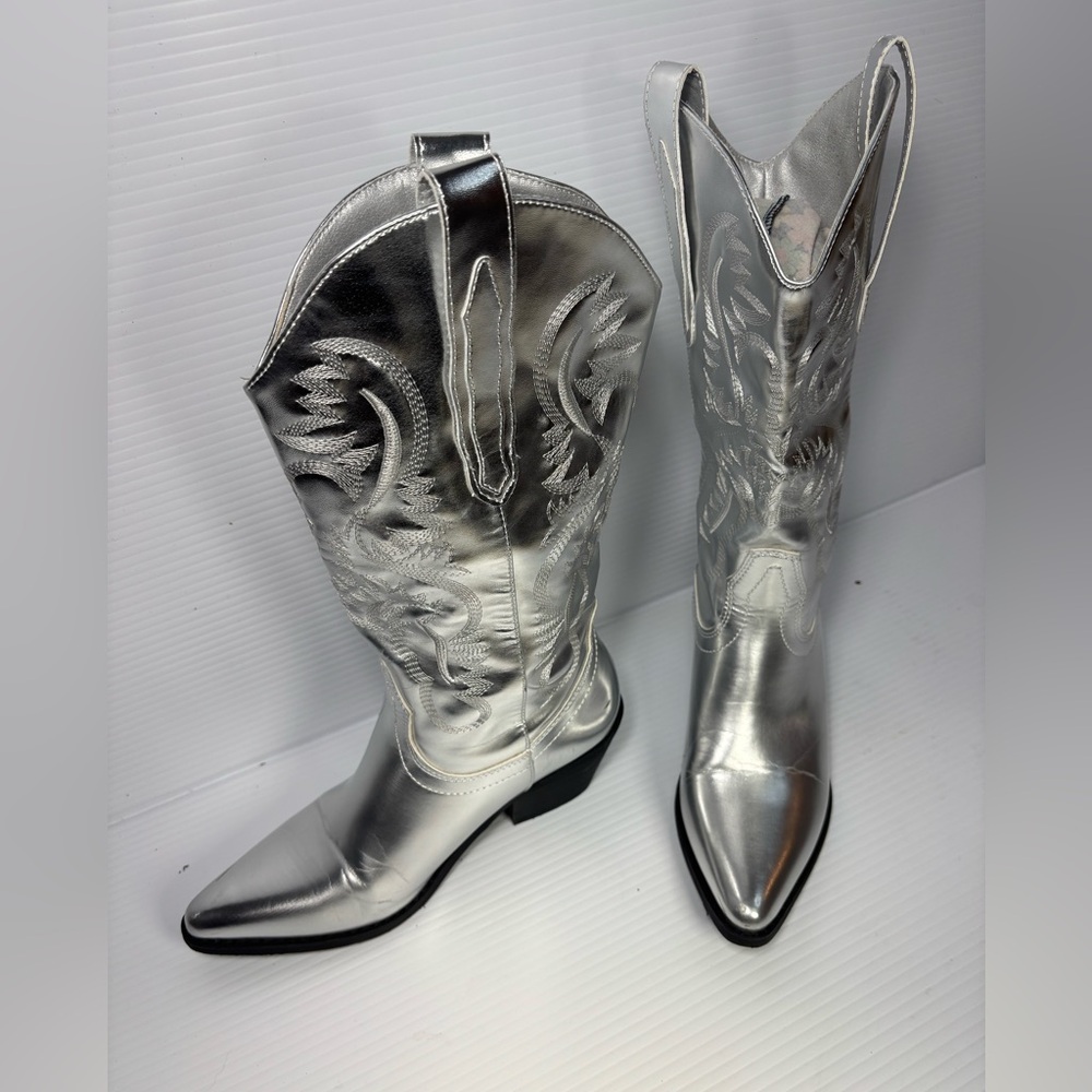 Women's Silver Embroidered Mid-Calf Western Boots Size‎ 6